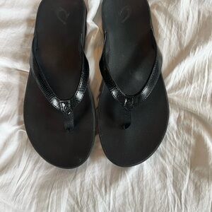 Brand new oluki sandals size 9